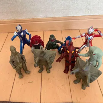 울트라맨 시리즈 괴수 피규어 8체 세트