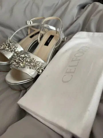 CELFORD 실버 비쥬 샌들 36