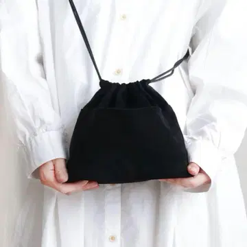 새상품 Rinori 블랙 스웨이드 복조리 숄더백