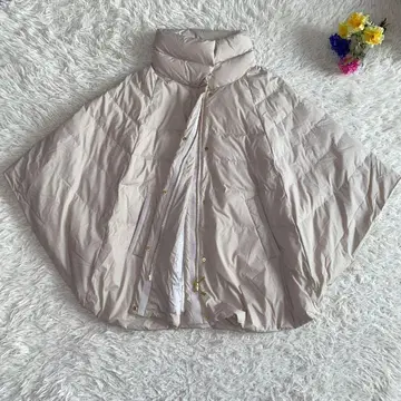 나노 유니버스 x 니시카와 다운 스탠드 판초 베이지