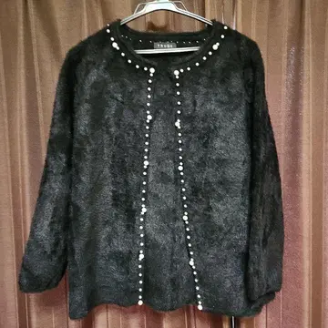 TRUBE 펄 장식의 멋스러운 디자인 샤기 니트 가디건