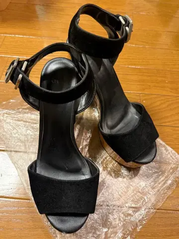 SLY 스웨이드 스트랩 샌들