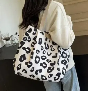레오파드 무늬 토트백 숄더백 화이트 레오파드 무늬