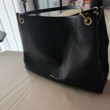 미사용 새상품급 MICHAEL KORS 블랙 숄더백