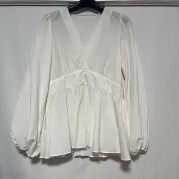 IENA 화이트 V넥 페플럼 블라우스 소매 벌룬