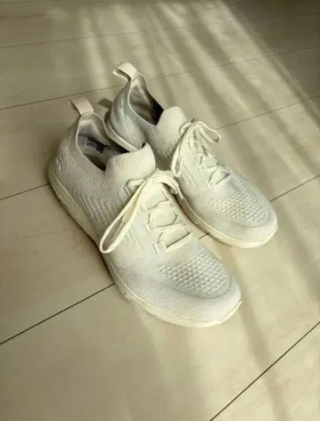 리복 화이트 스니커즈