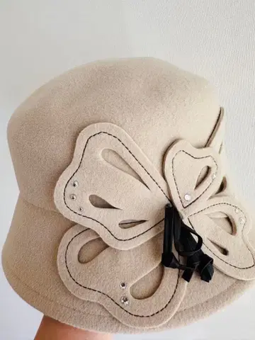 새상품 maxim 맥시 햇 베이지 나비 모양 꽃 디자인