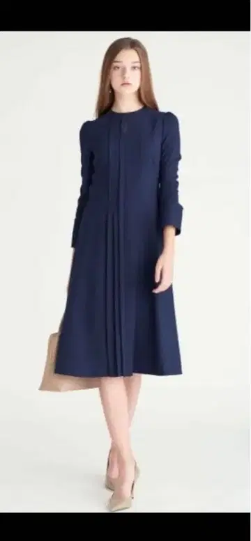 셀포드 백 새틴 플리츠 원피스