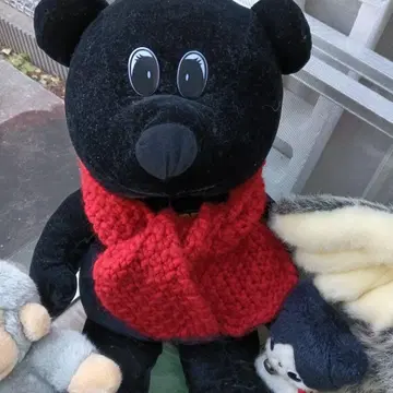 블랙 곰 봉제 인형 빨간색 머플러 포함