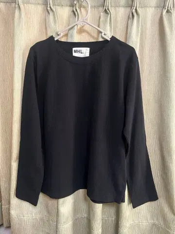 MHL. 다크 네이비 긴팔 T셔츠