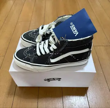 VANS x INVINCIBLE LX SK8 MID FRAYED