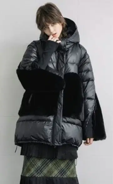 그레이 다운 자켓 후드 부착