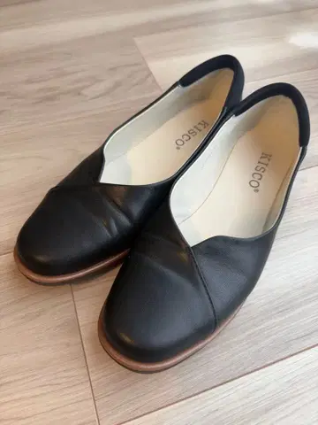 KISCO 키스코 비대칭 캐주얼 펌프스