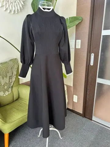 엠즈 그레이시 24년 가을/겨울 블랙 하이넥 퍼프 슬리브 원피스