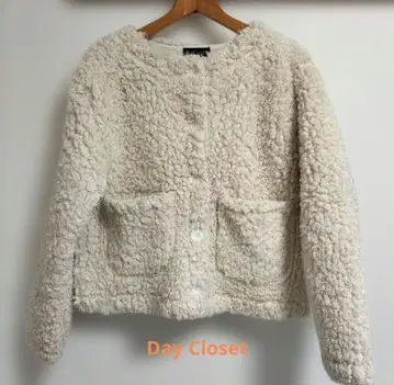 Day Closet 아이보리 보아 자켓