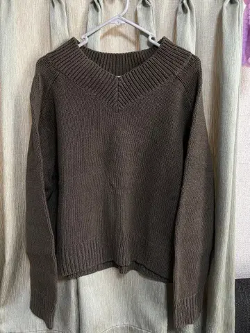 MARGARET HOWELL 브라운 V넥 스웨터