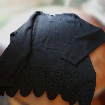 블랙 레이스 장식 긴팔 니트 used