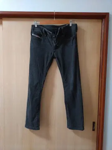 다크 그레이 스키니 데님