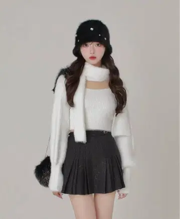 [ Mmeeme ] 스카프 라이크 샤기 니트탑 화이트