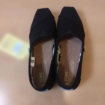 TOMS 블랙 슬립온 23.5cm