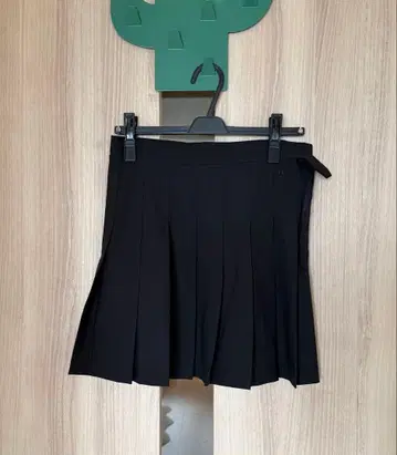 J.Lindeberg 블랙 플리츠 스커트 S 사이즈