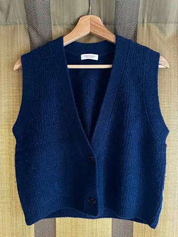 BEAUTY & YOUTH 네이비 니트 베스트