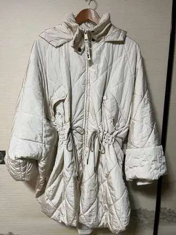 [ OOFWEAR ] 퀼팅 판초 아우터 화이트 40 사이즈