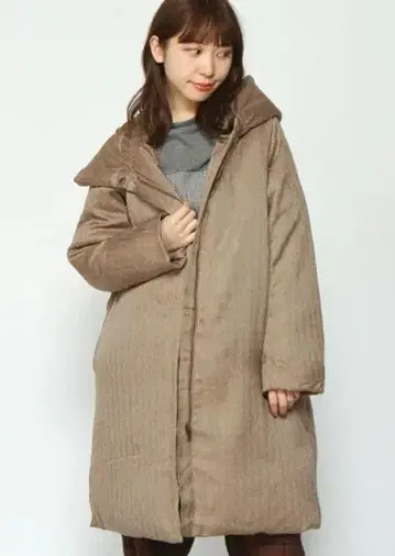 사만사 모스모스 후드 부착 충전솜 코트 베이지