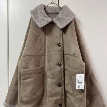 LOWRYS FARM 로리즈팜 무스탕 코트