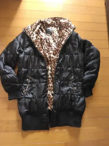 다운 자켓 레오파드 무늬 안쪽