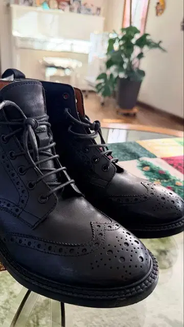 블랙 가죽 윙팁 부츠 Made in Romania