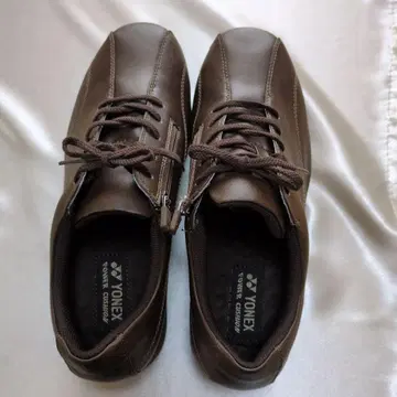 YONEX 브라운 스니커즈