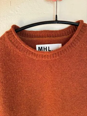 MHL. 오렌지 크루넥 니트