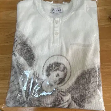 화이트 M사이즈 ] VALLAD - V.HENRY NECK L/S 서멀