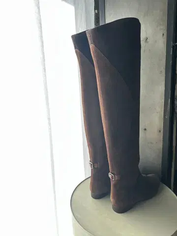 브라운 스웨이드 니하이 부츠