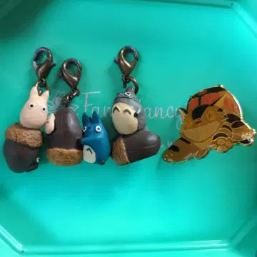 토토로와 고양이 버스 키링 배지 세트