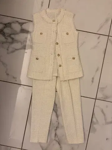 벌스데이 바쉬. 화이트. 트위드 셋업. 베스트