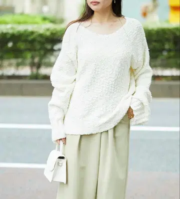 개럴개런트 부클레 백 오픈 니트 양모 혼방 스웨터 화이트