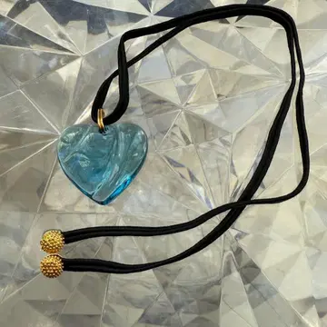 파란색 유리 하트 모양 목걸이