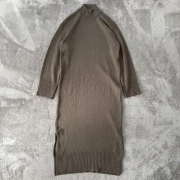 PUBLIC TOKYO 타이트 니트 원피스 올리브 그린 하이넥