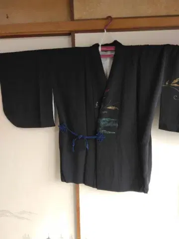 여성용 순수 실크 겉옷 블랙에 흐르는 물 야생초 빨강 금 파랑 라메