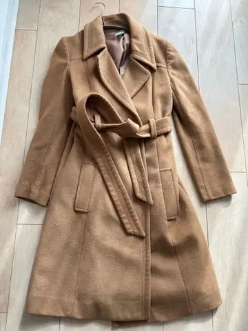 베이지 벨트 롱 코트 다이앤 폰 파스텐버그