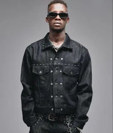 ANDER HUNK 스터드 디자인 리지드 데님 자켓