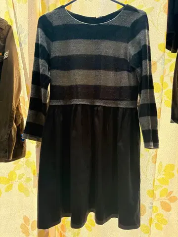SHIPS 블랙과 그레이 스트라이프 원피스