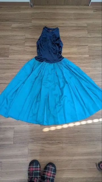 새상품급! 벨로아 네이비와 터콰이즈의 플레어 스커트