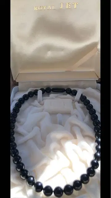 ROYAL JET 블랙 비즈 목걸이