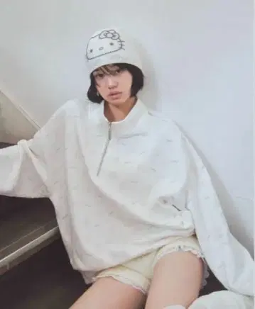 pellicule 페리큐어 키티 콜라보 맨투맨 kitty