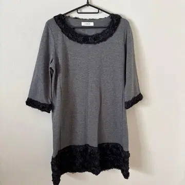 INGEBORG 그레이 장미 레이스 티셔츠 원피스 7부 소매 트레이닝복