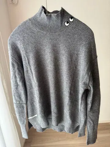 uniqlo ANYA HINDMARCH 터틀넥 스웨터