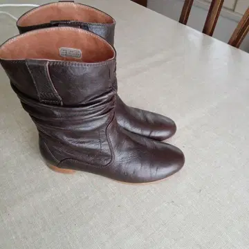 리걸 브라운 가죽 롱 부츠